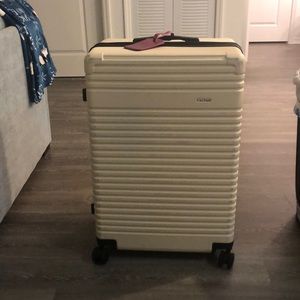 Suit case